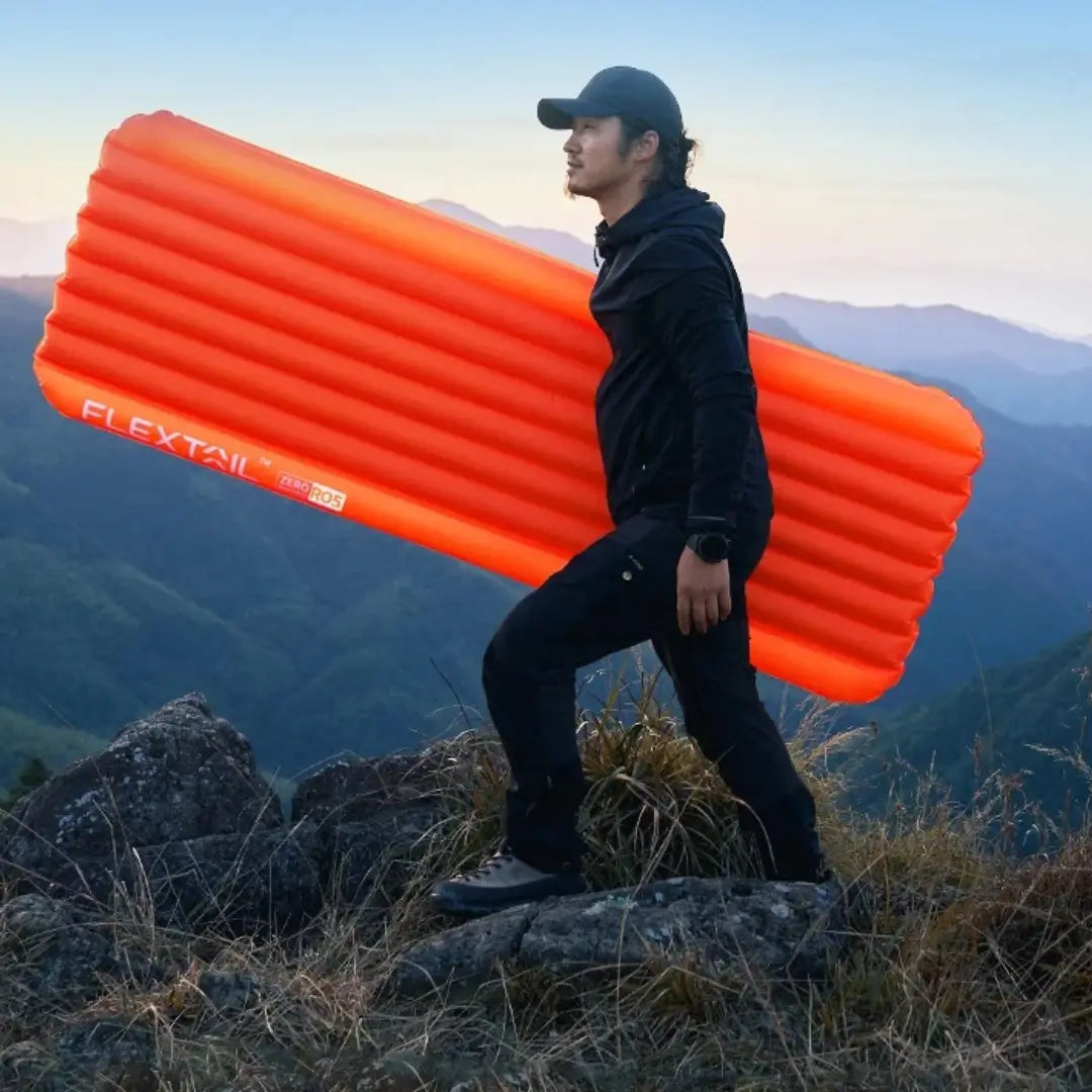 Isolante Térmico Inflável 4 Estações R 5.6 Flextail Plus